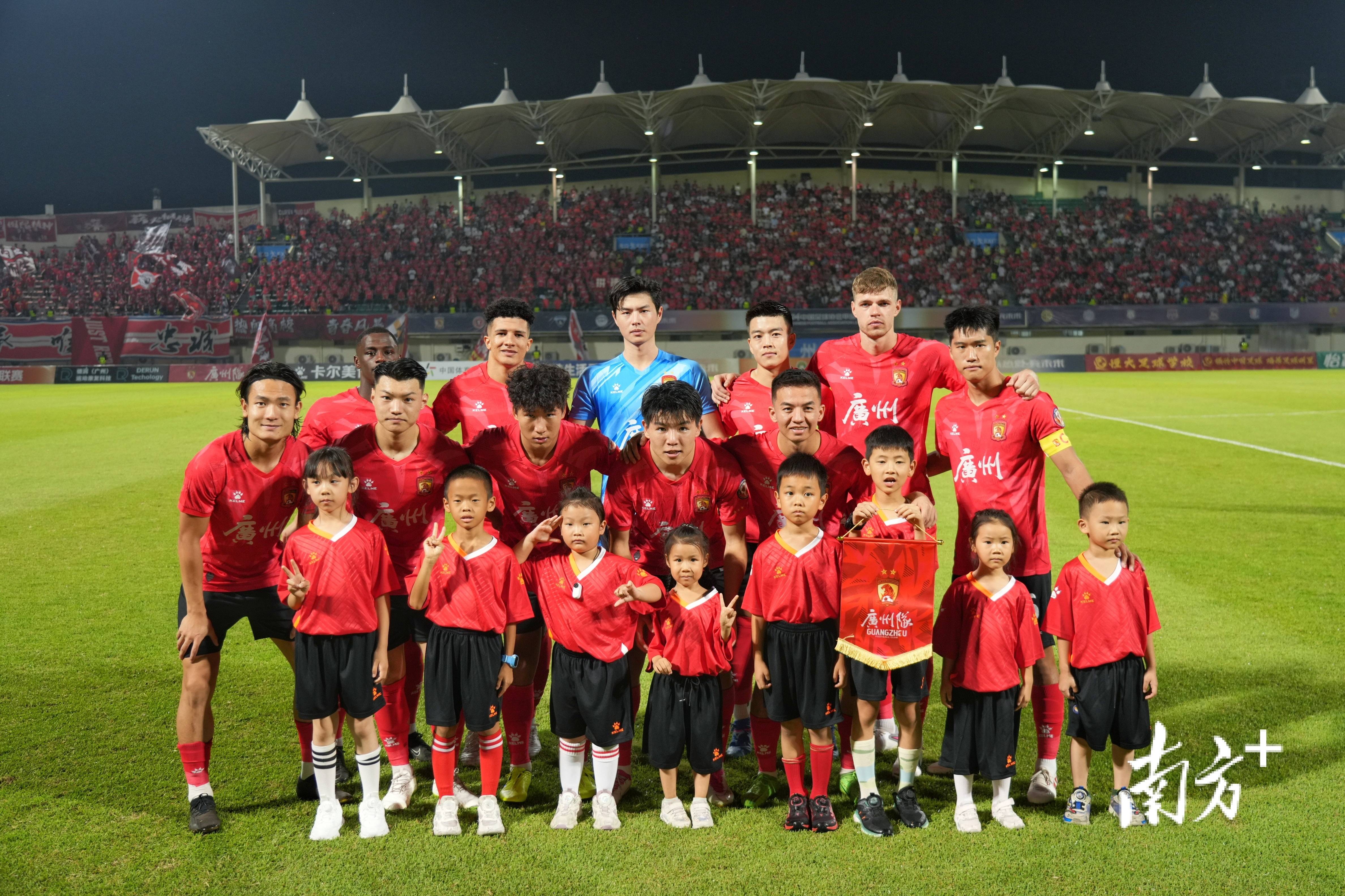 关于热门球队连胜,冲向榜首位置的信息 关于热门球队连胜,冲向榜首位置的信息