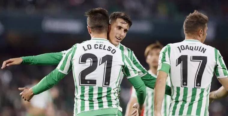 包含维戈塞尔塔客场大胜皇家贝蒂斯，不败纪录延续的词条