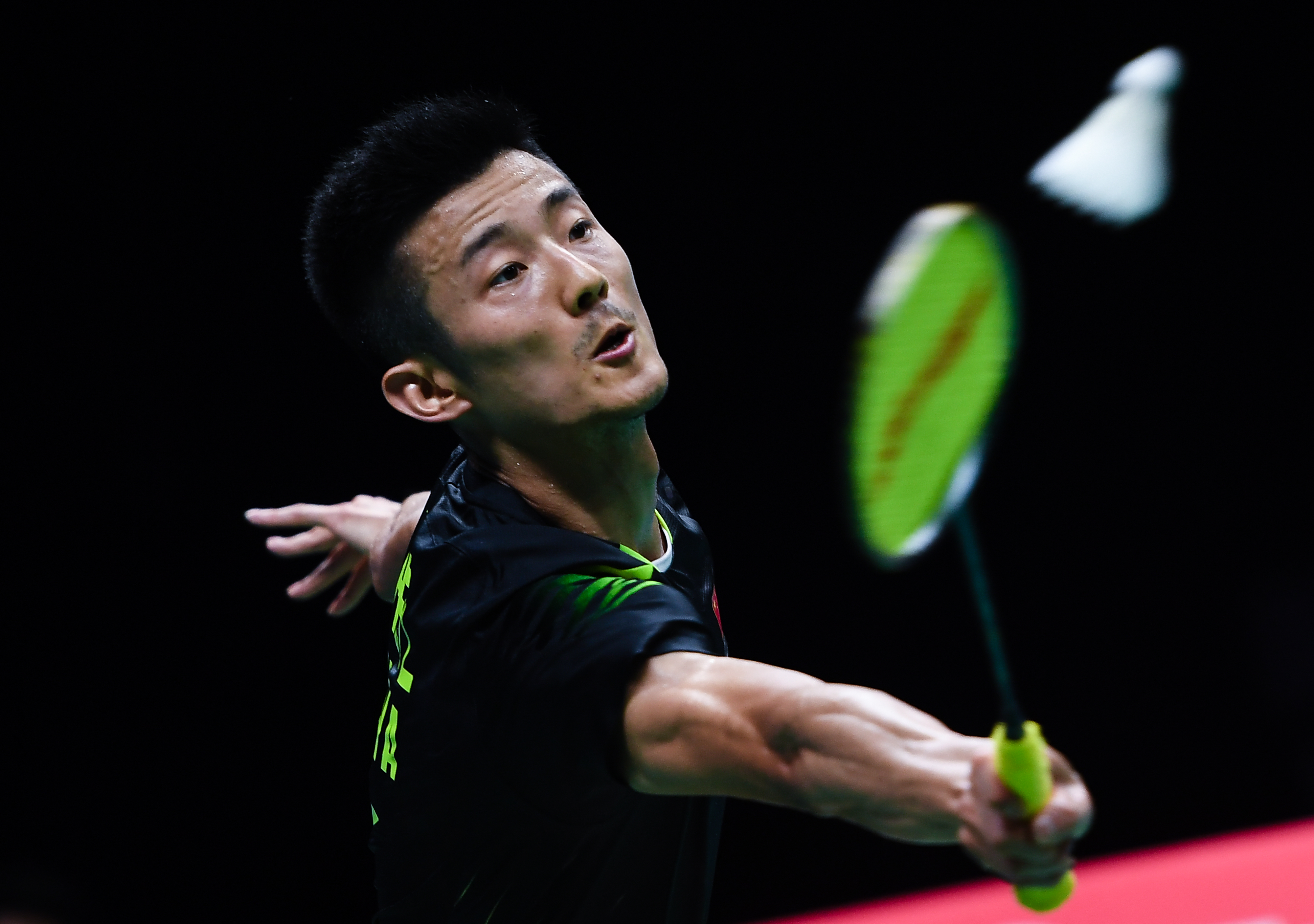 包含马来西亚羽毛球队力克法国羽毛球队，谌龙关键制胜的词条