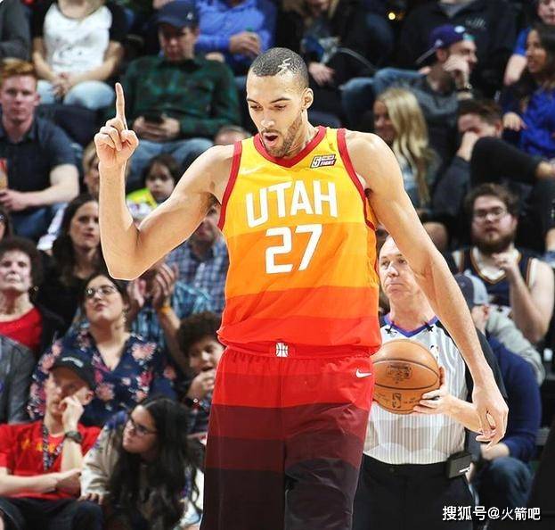 关于猛龙碾压青岛队，戈贝尔关键制胜的信息