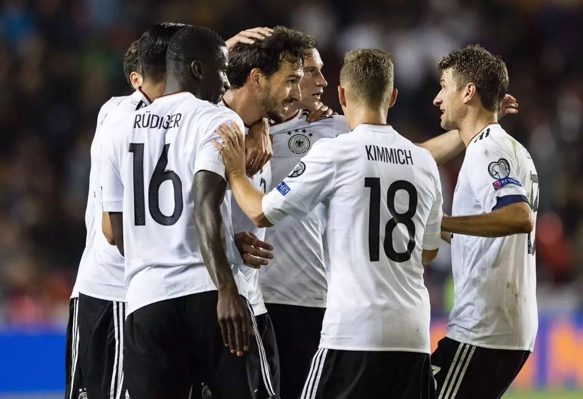 开云体育平台APP-德国队险胜英格兰队，奥恰洛夫带队取胜的简单介绍