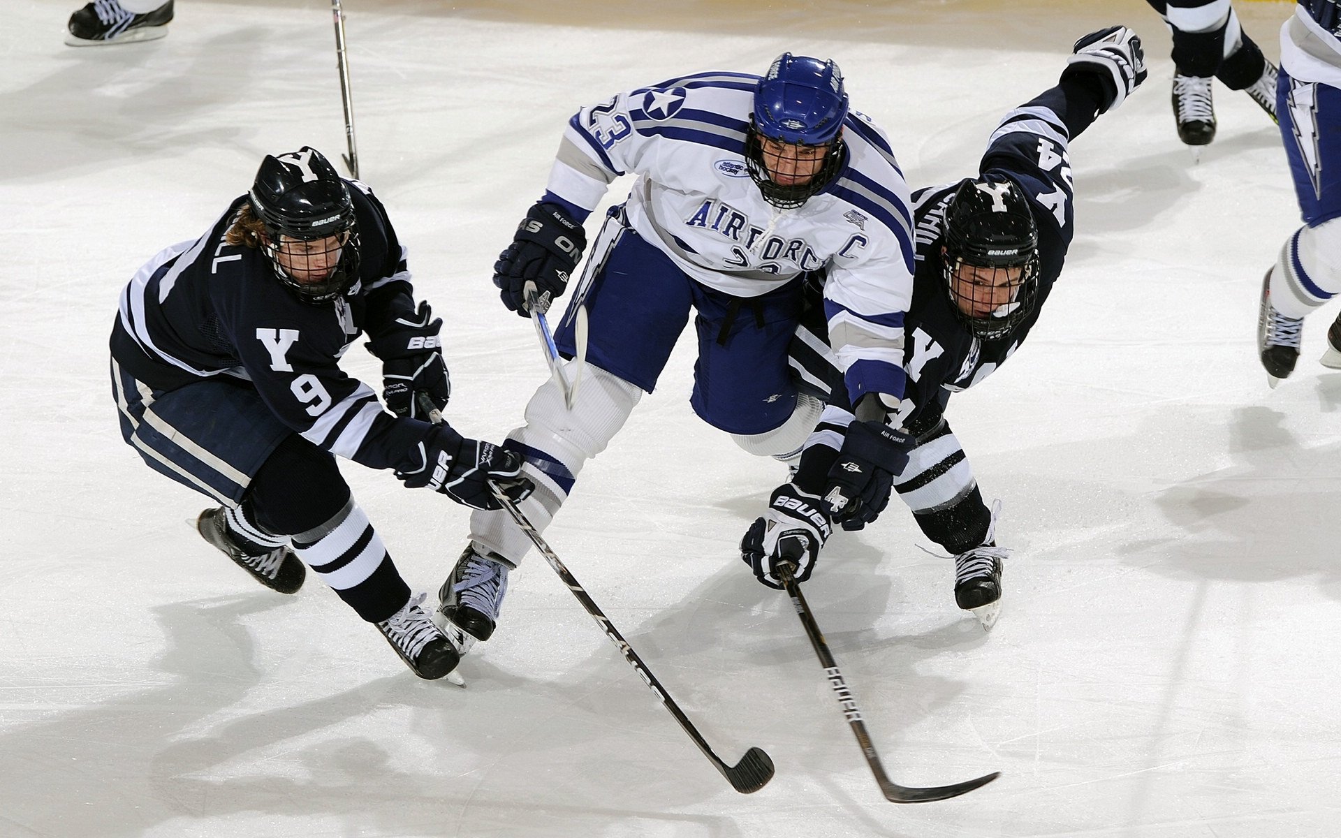 西甲国家德比之夜，詹姆斯扛起全队