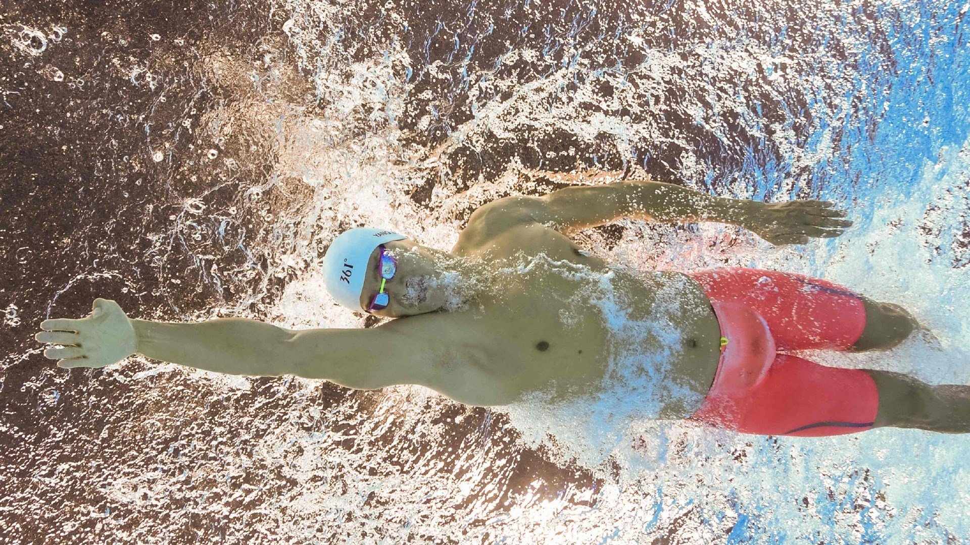 绿茵与硬木的双重奏，爱尔兰的压制艺术与劳塔罗的东决接管时刻